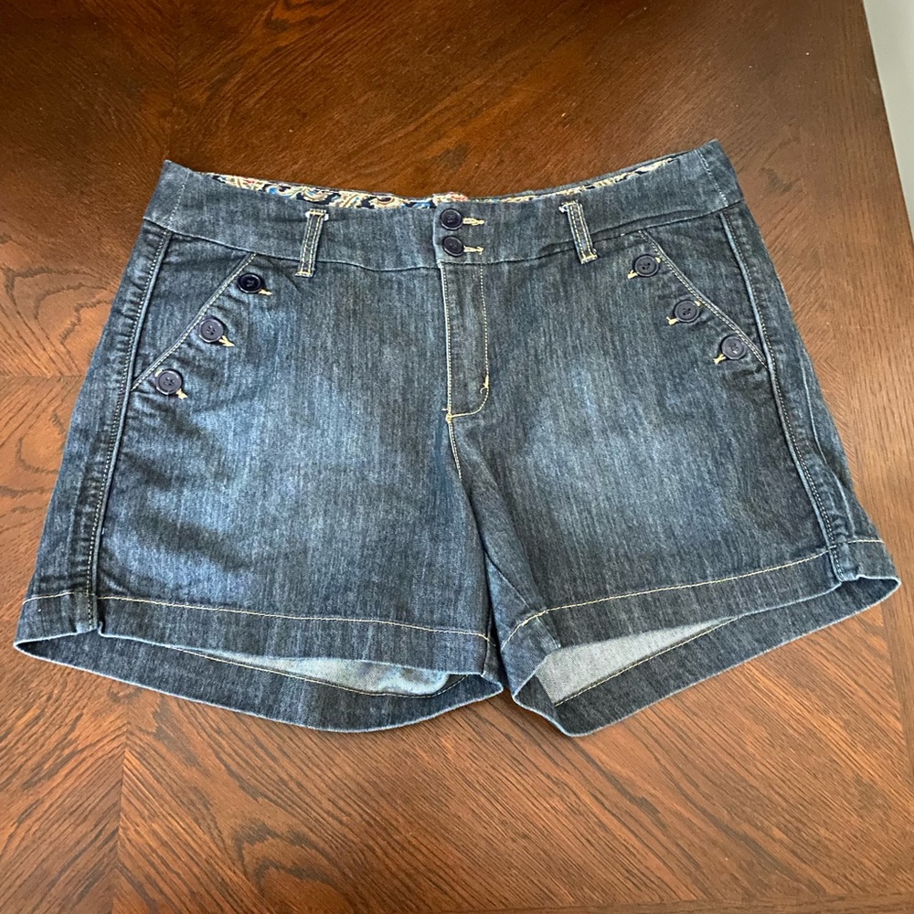 One 5 One 14 adorable shorts!